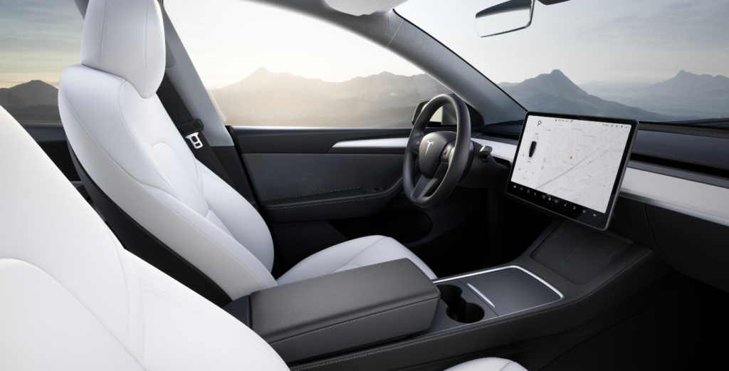 Tesla Model 3 Interior Design Photo Leaked – The Last Driver License Holder…