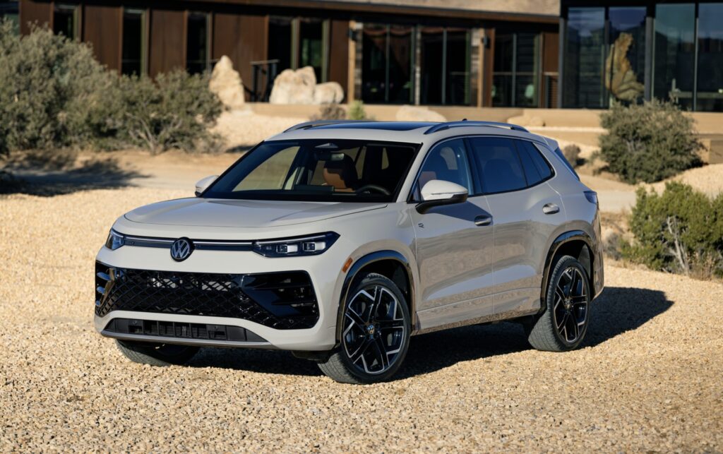 2025 Volkswagen Tiguan lease deals